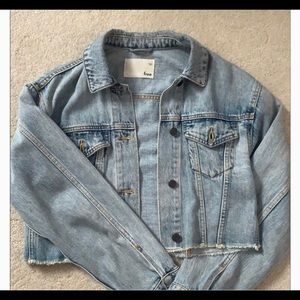Aritzia Wilfred Free Sandalis Denim Jacket